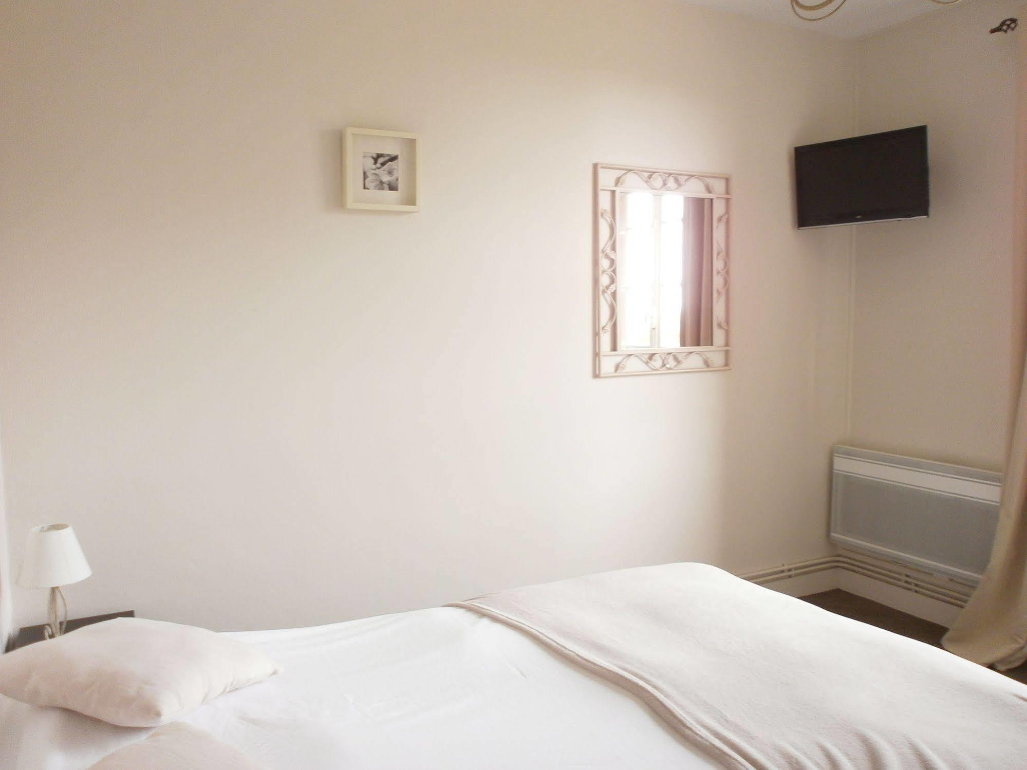Logis Auberge Des Aulnettes 에루빌셍클레르 외부 사진
